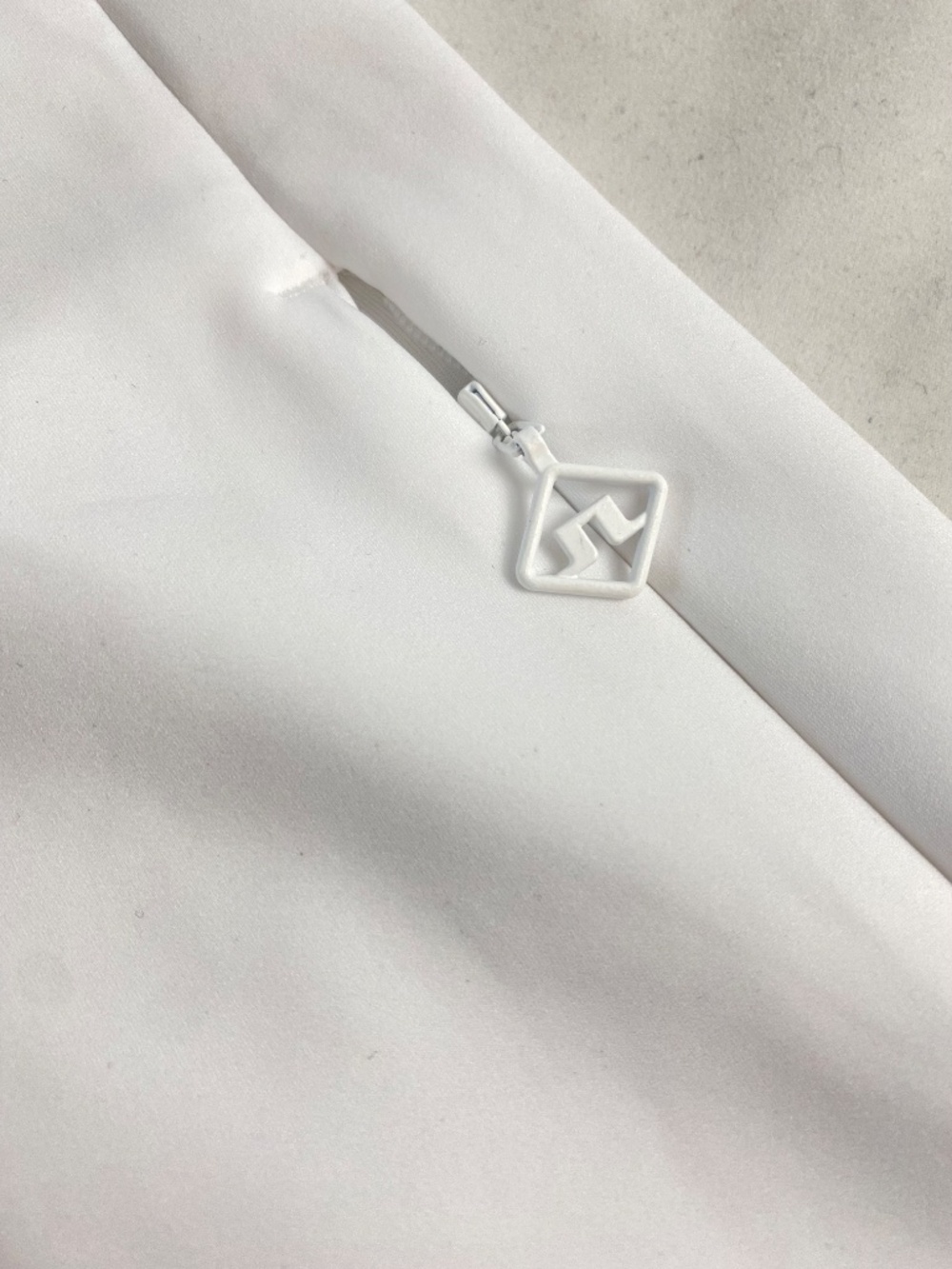 NWT J. Lindeberg Mikaela Golf Vest White SS2024 Sample Size Small AWJS09527 - Picture 3 of 7